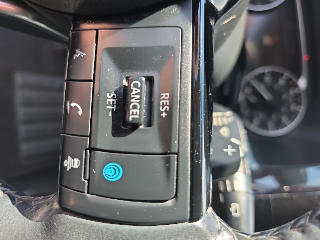 Used 2023 Nissan Pathfinder SL w/ Lighting Package (N92) FWD image 20