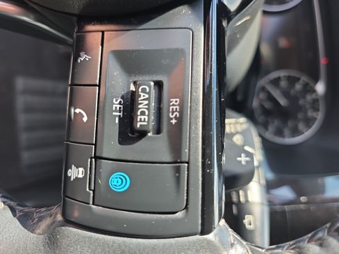 Used 2023 Nissan Pathfinder SL w/ Lighting Package (N92) FWD image 20