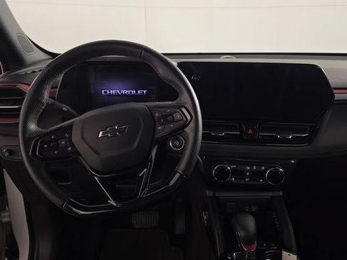 Used 2025 Chevrolet TrailBlazer RS w/ Convenience Package AWD/4WD image 12