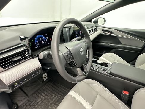 Used 2026 Toyota Camry SE w/ Convenience Package AWD/4WD image 4