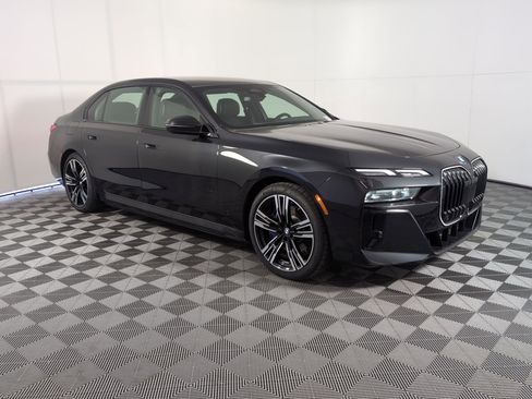 New 2025 BMW i7 xDrive60 w/ Premium Package image 6