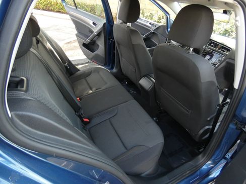 Used 2018 Volkswagen Golf S image 25