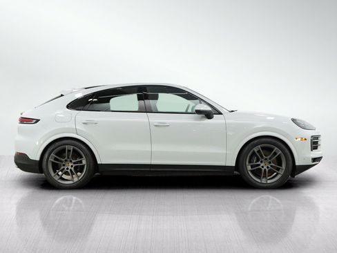 Used 2024 Porsche Cayenne Coupe AWD/4WD image 6