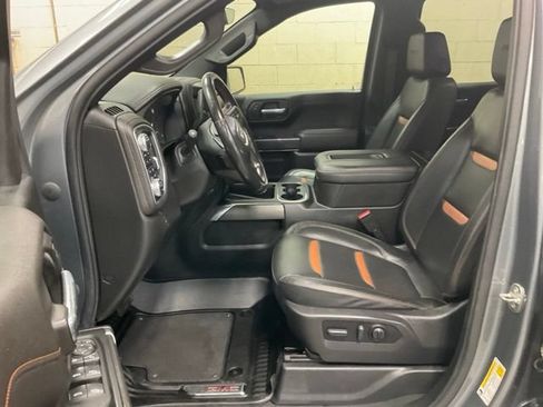 Used 2022 GMC Sierra 1500 AT4 w/ Technology Package AWD/4WD image 9