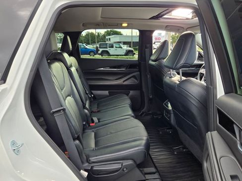 Used 2023 INFINITI QX60 Pure image 18