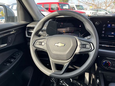 Used 2025 Chevrolet TrailBlazer LT image 28