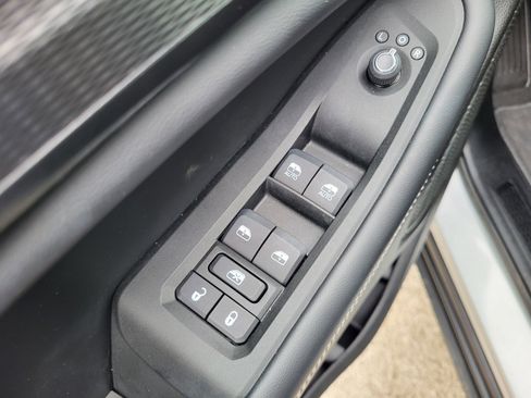 Used 2025 Jeep Grand Cherokee L Laredo RWD image 18