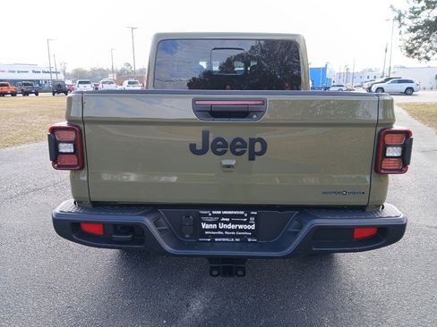 New 2025 Jeep Gladiator Sport image 5