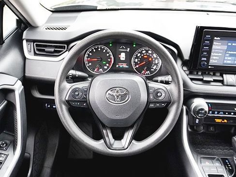 Used 2021 Toyota RAV4 XLE image 19
