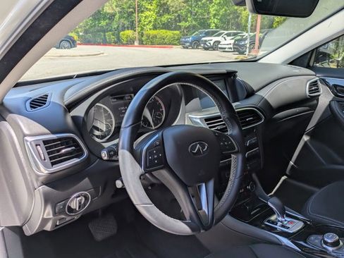 Used 2018 INFINITI QX30 image 10