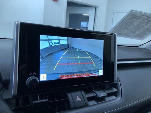 Used 2025 Toyota RAV4 LE image 28