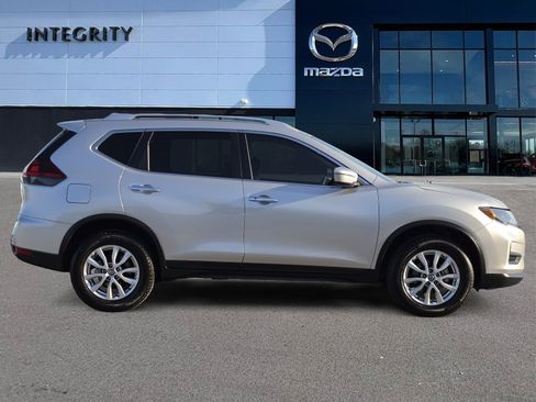 Used 2020 Nissan Rogue SV AWD/4WD image 3