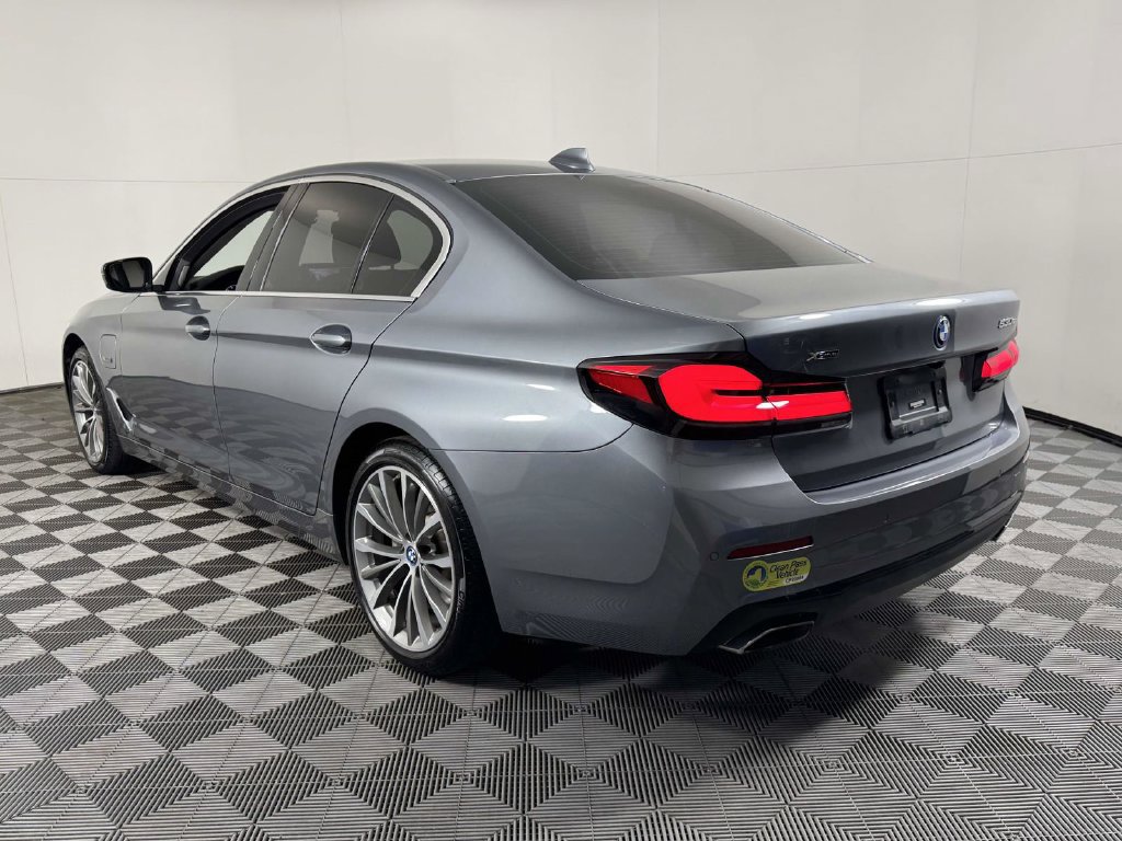 Used 2022 BMW 530e xDrive w/ Premium Package AWD/4WD image 8