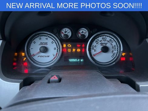 Used 2010 Ford Focus SES FWD image 14