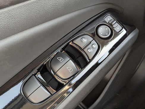 Used 2025 Nissan Altima 2.5 SL FWD image 23