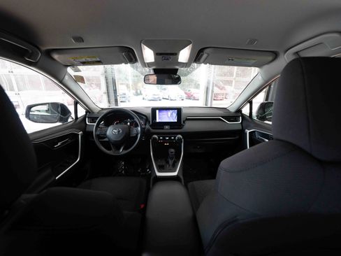 Used 2025 Toyota RAV4 XLE image 19