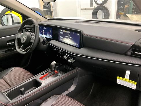 Used 2025 Nissan Kicks SR w/ SR Premium Package image 14