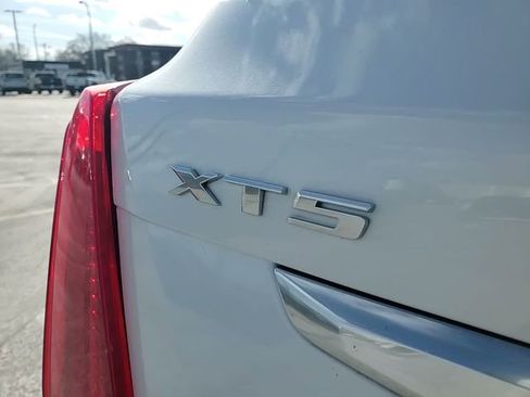 Used 2017 Cadillac XT5 Premium Luxury w/ LPO, Wheel Lock Package image 7