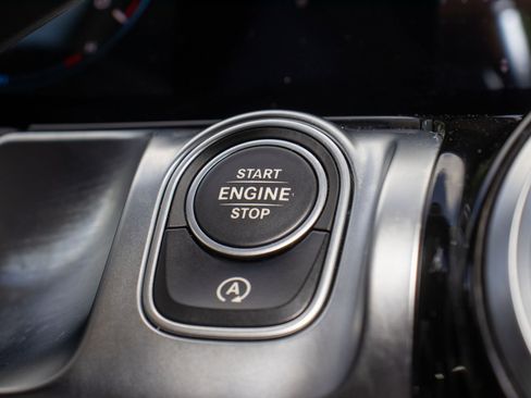 Used 2020 Mercedes-Benz GLB 250 image 32