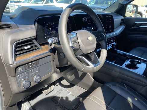 Used 2025 Chevrolet Tahoe High Country image 10