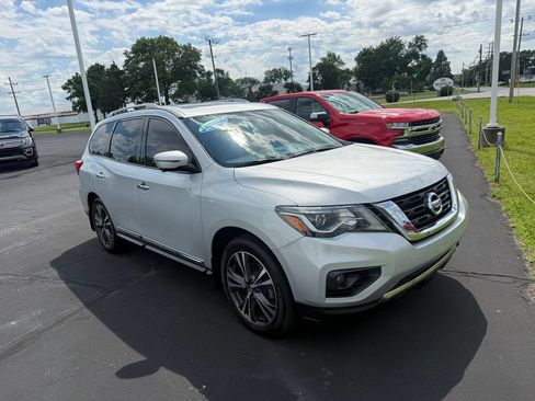 Used 2017 Nissan Pathfinder Platinum w/ Cargo Package AWD/4WD image 3