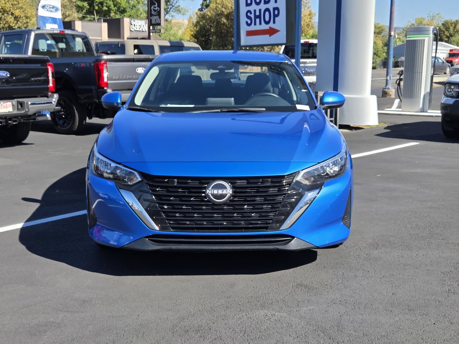 Used 2025 Nissan Sentra SV FWD image 2
