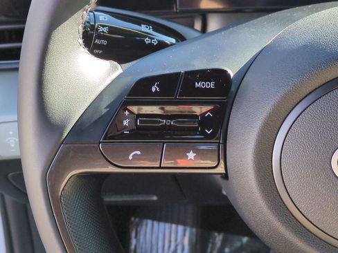 Certified 2025 Hyundai Elantra Limited image 19