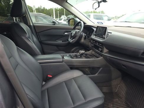 Used 2023 Nissan Rogue SV w/ SV Premium B Package FWD image 9