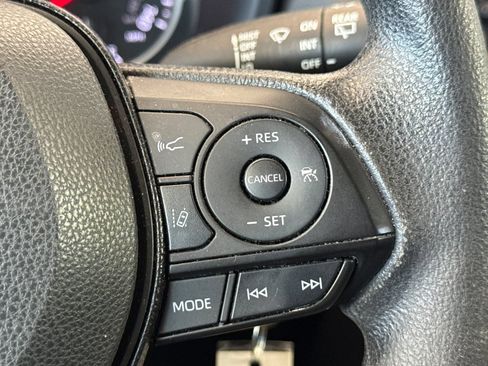 Used 2021 Toyota RAV4 LE FWD image 37