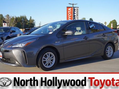 Used 2022 Toyota Prius LE image 4