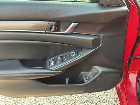 Used 2018 Honda Accord Sport image 10
