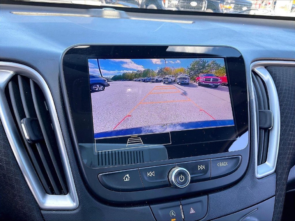 Used 2025 Chevrolet Malibu LT FWD image 18