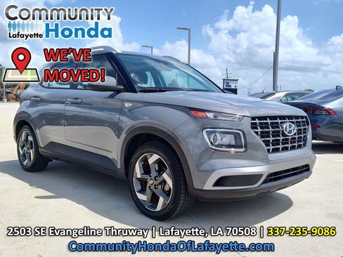 Used 2023 Hyundai Venue SEL FWD image 13