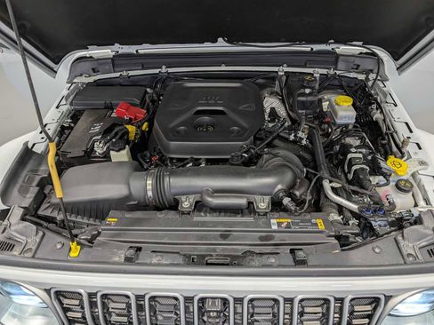 Used 2024 Jeep Wrangler Sahara w/ Technology Group AWD/4WD image 14