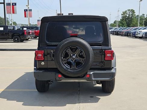 Used 2022 Jeep Wrangler Unlimited Sport AWD/4WD image 6