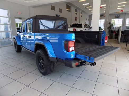 Used 2023 Jeep Gladiator Willys image 8