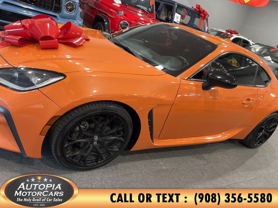 Used 2023 Toyota GR86 10th Anniversary SE RWD image 3