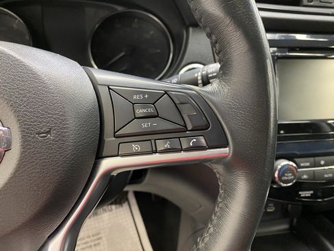 Used 2018 Nissan Rogue SV image 27