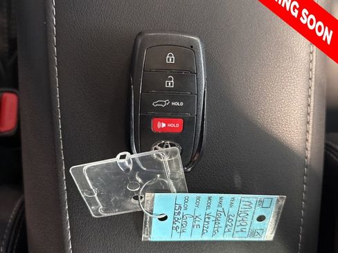 Used 2024 Toyota Venza XLE image 30
