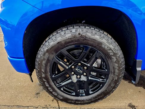 Used 2025 Chevrolet Silverado 1500 Custom w/ Turbomax Blackout Package image 18