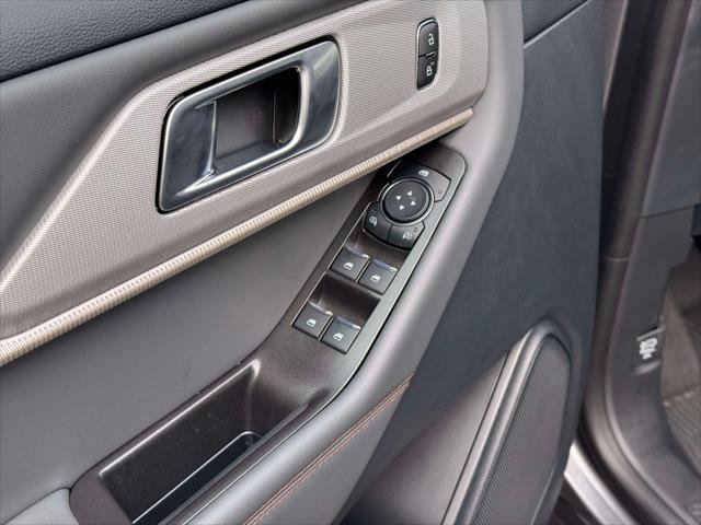 Used 2026 Ford Explorer Active AWD/4WD image 18