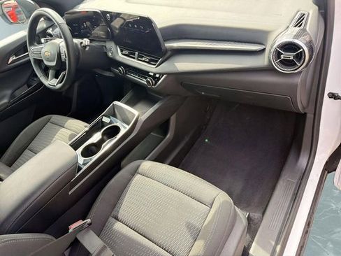 Used 2025 Chevrolet Equinox LT FWD image 5
