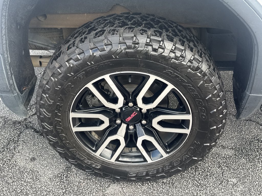 Used 2023 GMC Sierra 1500 AT4 w/ Technology Package AWD/4WD image 17