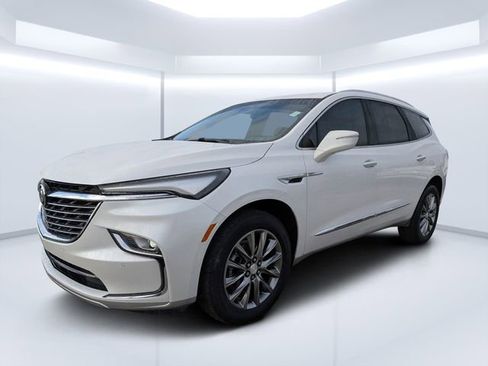 Used 2023 Buick Enclave Essence image 7