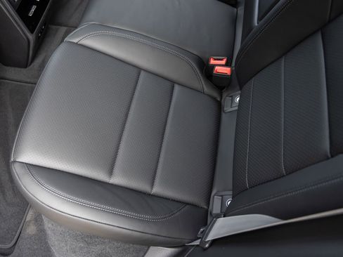 Certified 2025 Porsche Macan Electric image 30