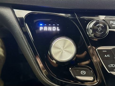 Used 2018 Chrysler Pacifica Touring-L Plus w/ Advanced Safetytec Group image 17