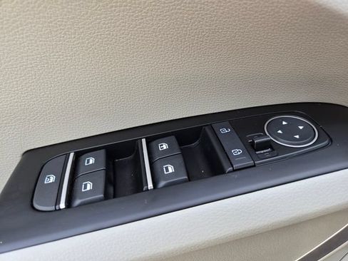 Used 2025 Kia Soul LX w/ LX Technology Package FWD image 37
