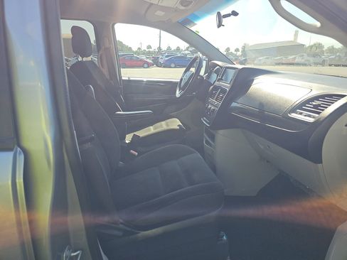 Used 2017 Dodge Grand Caravan SE w/ Power Window Group FWD image 16