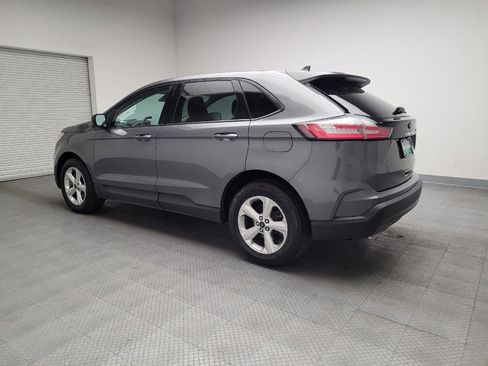 Used 2021 Ford Edge SE image 3
