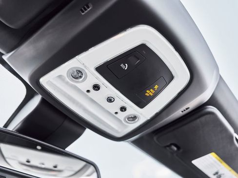 Used 2018 Rolls-Royce Dawn RWD image 71